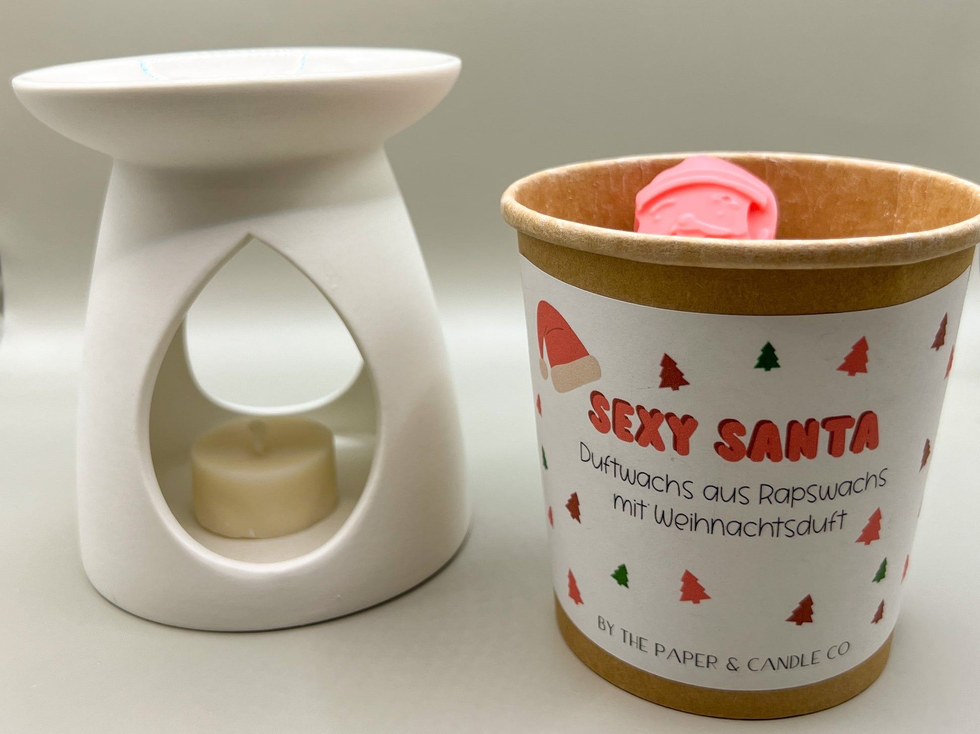 Weihnachtliche Wax Melts "Sexy Santa" aus Deutschland, nachhaltiger brauner Pappbecher mit Deckel gefüllt mit veganem Duftwachs aus Rapswachs, Bester Aromawachs für Duftlampen, Duft Melt mit männlichem Weihnachtsduft, schöne Weihnachtsdeko, inkl. nachhaltigem Teelicht ohne Hülle  